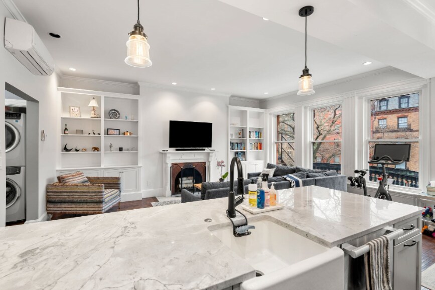 Building Photo - 461 Beacon St
