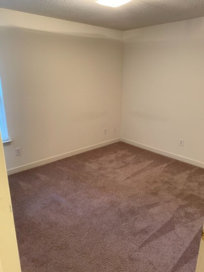 Building Photo - 199 Clusters Cir