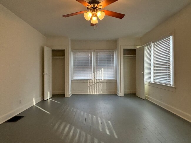 Building Photo - Large 2 Bed 1 Bath With Fenced in Yard & Deck!