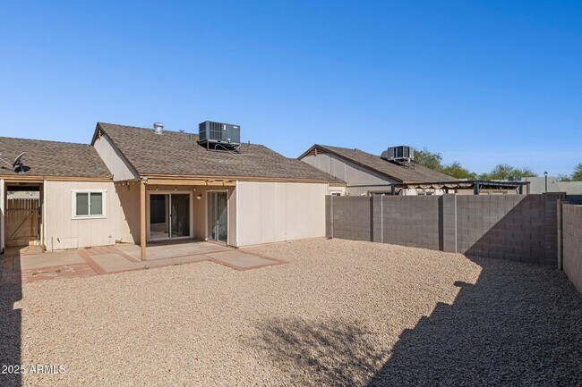 Building Photo - 7027 S 40th Pl