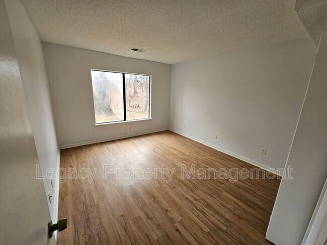 Building Photo - 2805 Treestead Cir