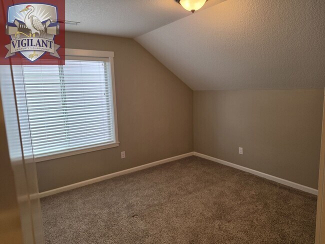 Building Photo - 2605 NE 130th Ct