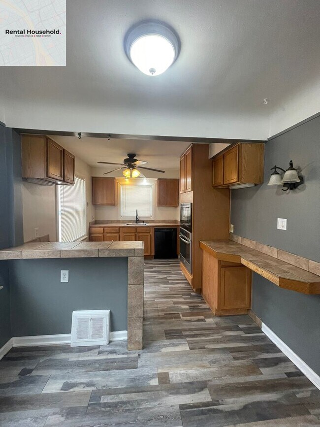 Building Photo - Classic Charm Meets Modern Comfort- $1400