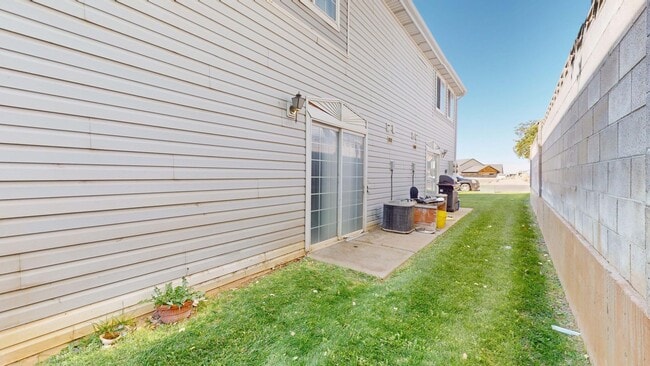 Building Photo - 294 E Cobblecreek Dr