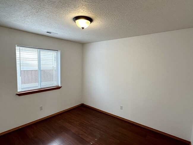 Building Photo - Welcome to Your New Home in West Pasco!