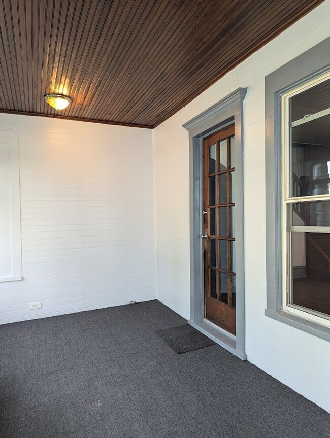 Building Photo - 695/697 Highland Ave