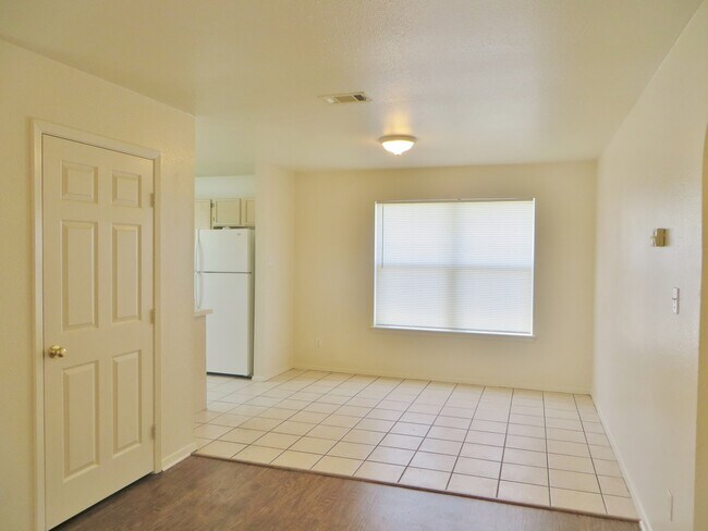 Building Photo - 2 Bedroom 2 Bathroom Unit In Georgetown