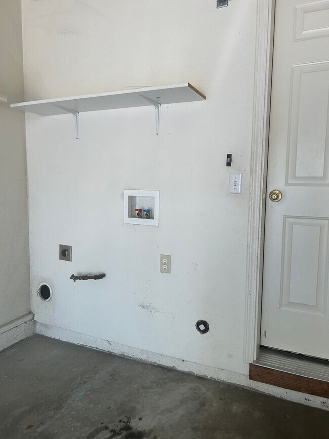 Building Photo - 2950-2952 Stacie Wy