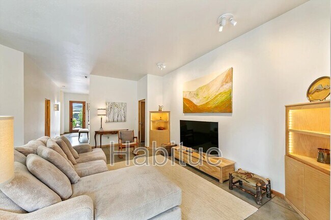 Building Photo - 6172 N Pierce Park Ln
