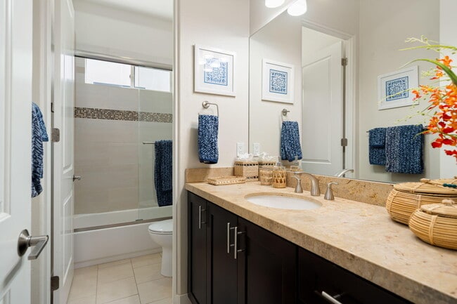 Building Photo - 53385 Avenida Mendoza