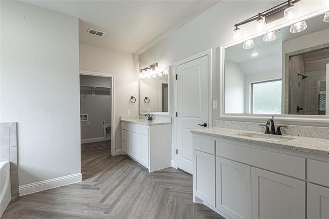 Building Photo - 10008 Vly Oak Ct