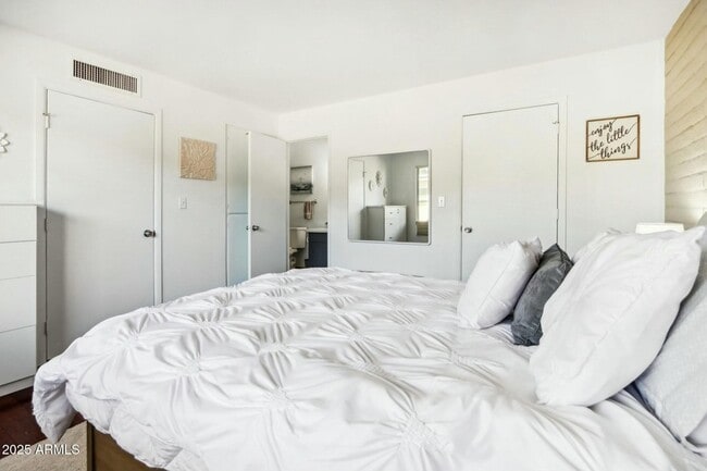 Building Photo - 4800 N 68th St