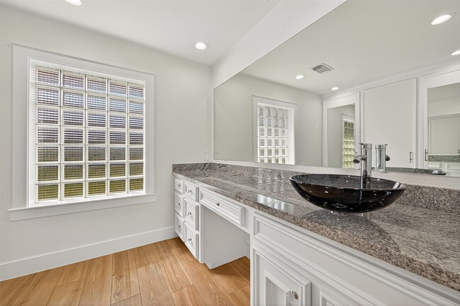 Building Photo - 11507 Oak Valley Dr