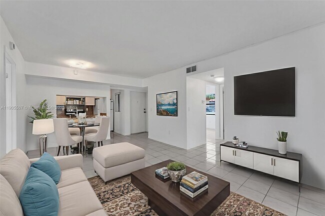 Building Photo - 9730 Hammocks Blvd