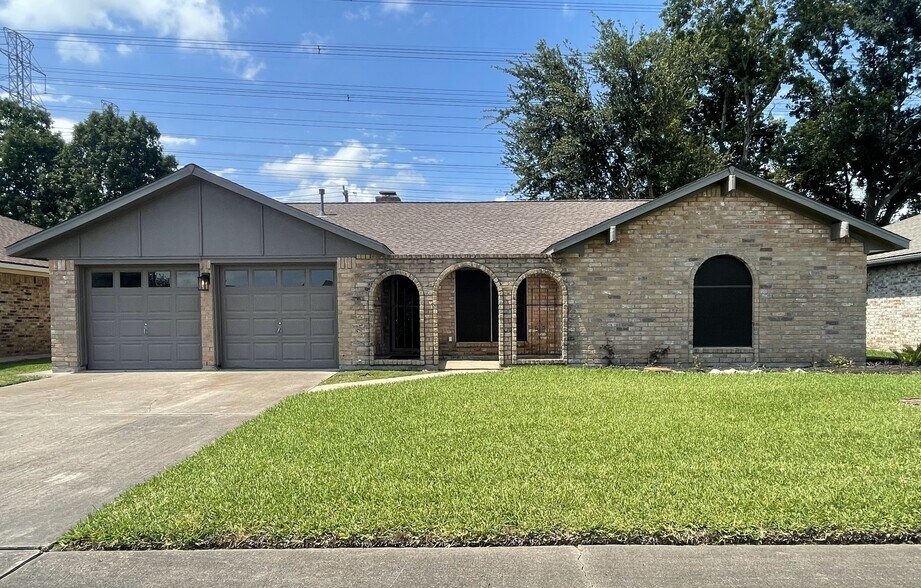 Building Photo - 1013 N Amy Dr