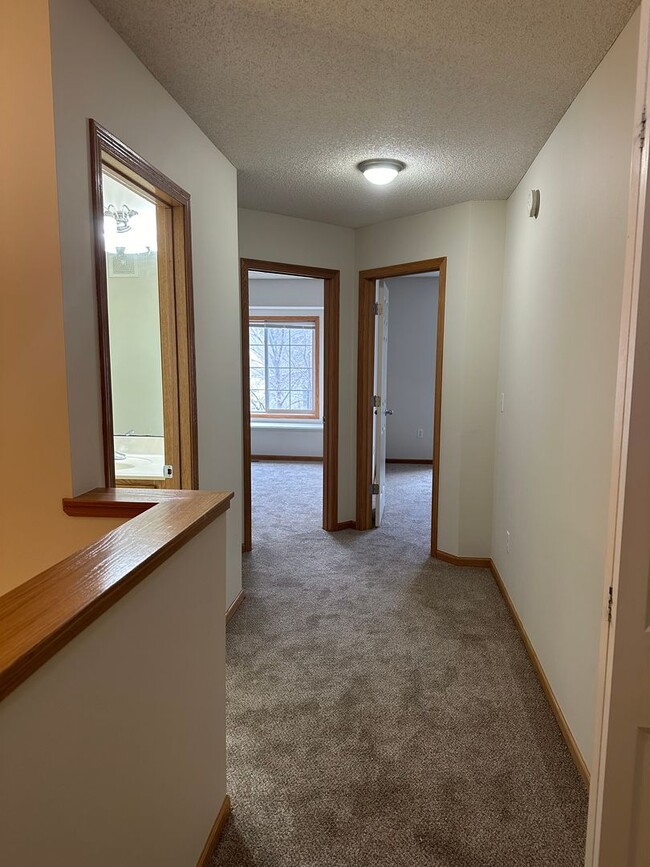 Building Photo - Great Savage location near Target! 2BR/2.5...