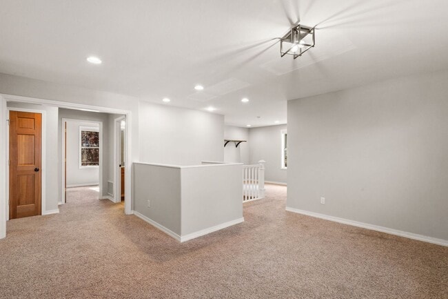 Building Photo - Spacious 3-Bedroom Home in Sought-After Valley West