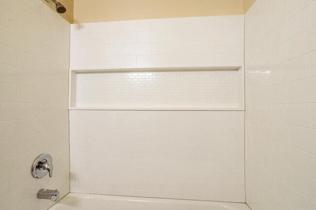 Building Photo - 817 W Heather Ln