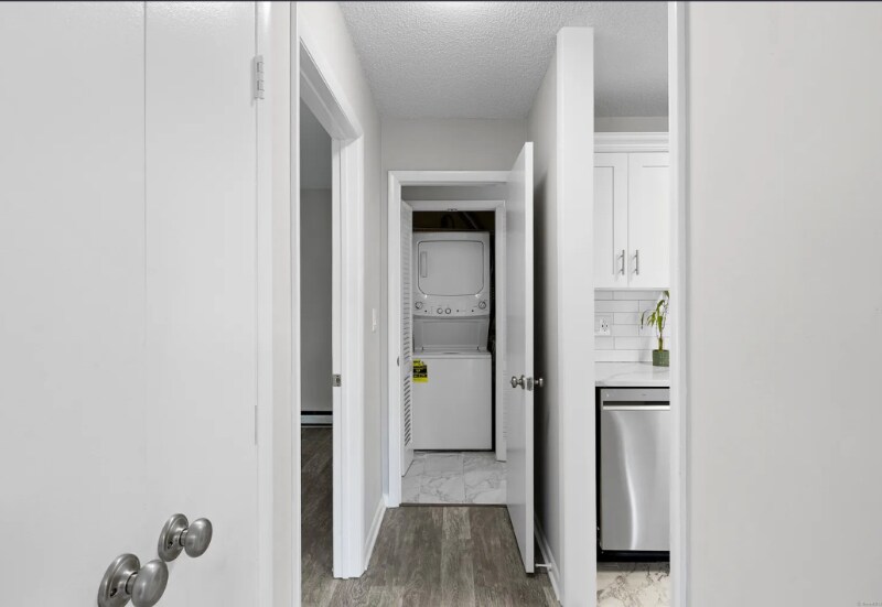 Building Photo - 19 Somers St