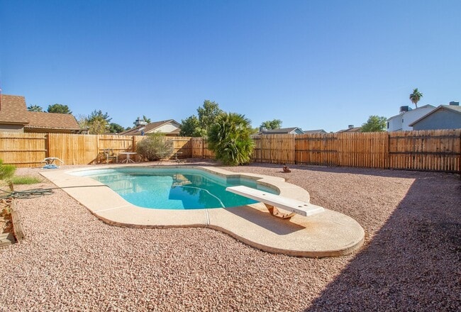 Building Photo - Check Out This Charming 2-Bed Gem with Private Pool