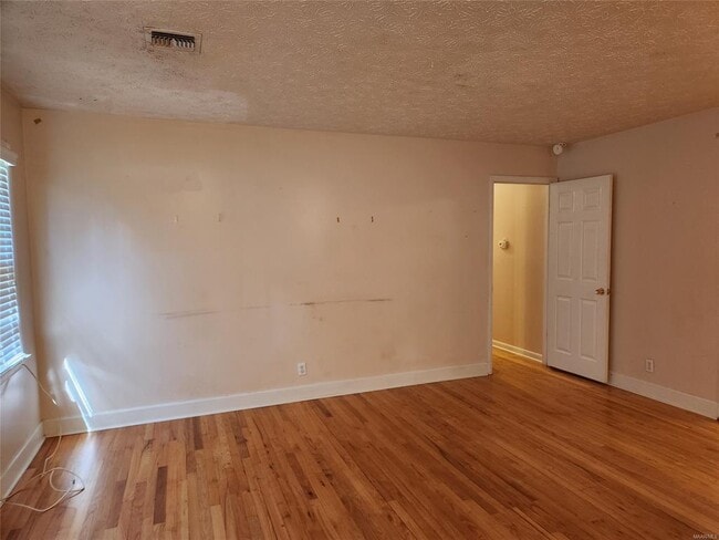 Building Photo - 606 Fairview Ave