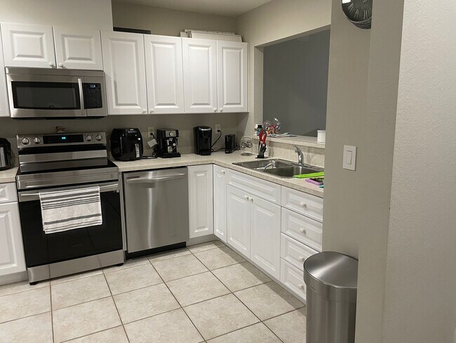 Building Photo - 419 SW 4th St