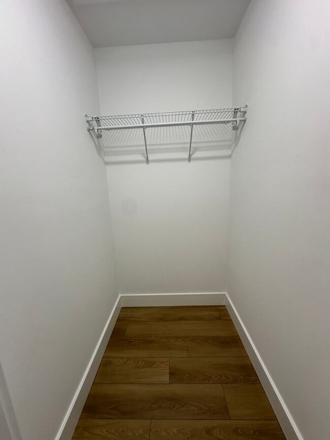 Building Photo - Gorgeous townhome on Candlers Mt! Close to LU.