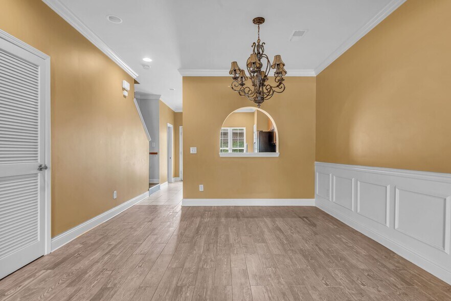 Building Photo - 4316 Summercrest Blvd