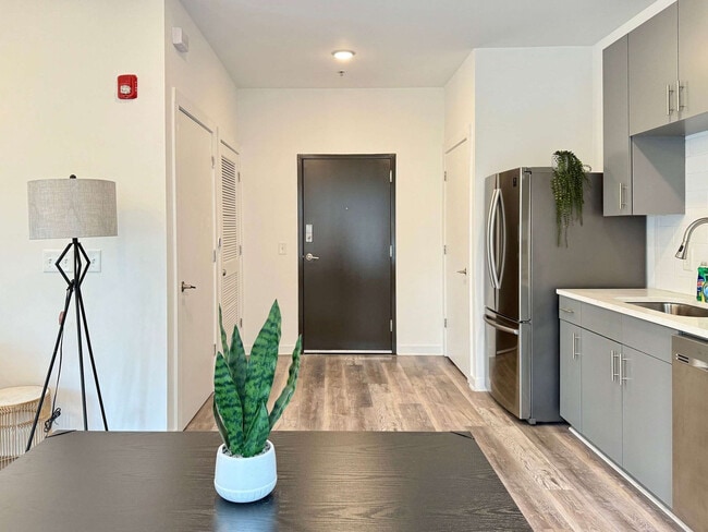 Building Photo - 542 Boulevard NE