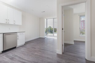 Building Photo - 1060 Tremont St