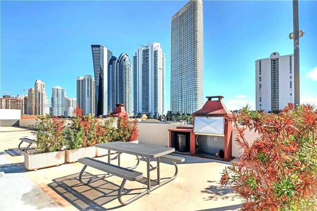 Building Photo - 17011 N Bay Rd
