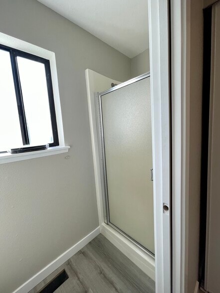 Building Photo - 2742 Sylvan Dr W