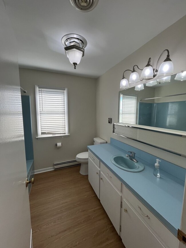 Building Photo - 8298 Scenic Dr