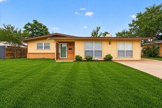 Building Photo - Move-In Ready Gem Near DFW Airport and Major Highways