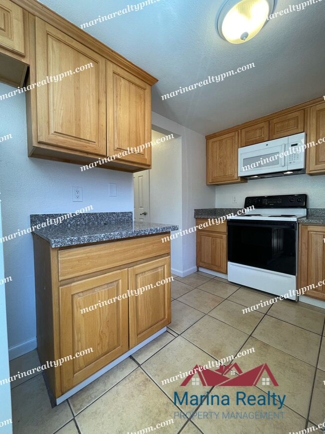 Building Photo - 211 Del Luz Ct