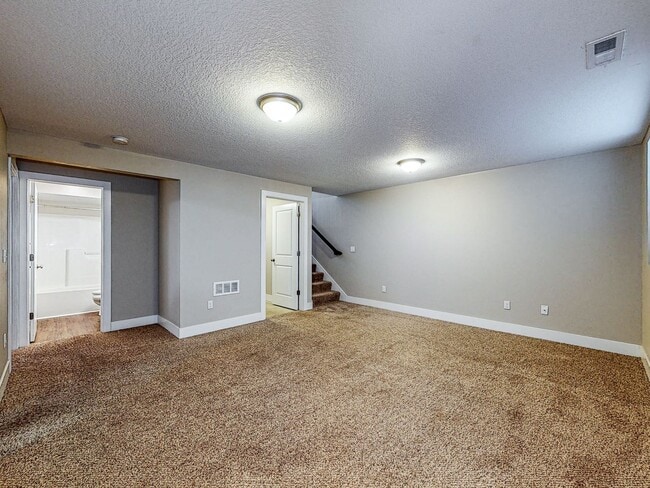 Building Photo - 411 Sunflower Dr