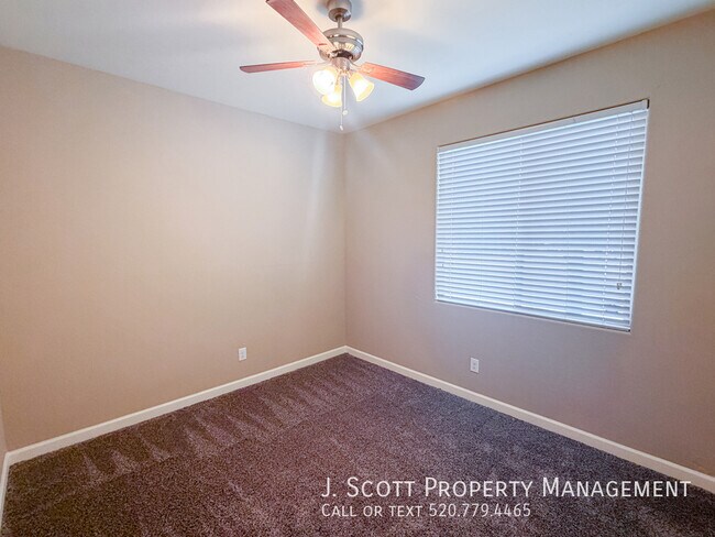 Building Photo - 9411 W Oregon Ave