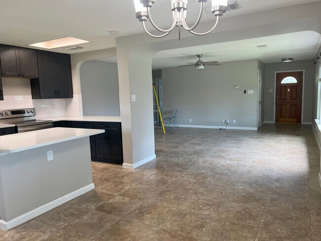Building Photo - Lovely Ventura rental!