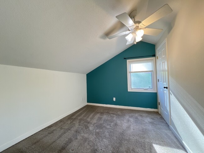 Building Photo - 579 W 16th St