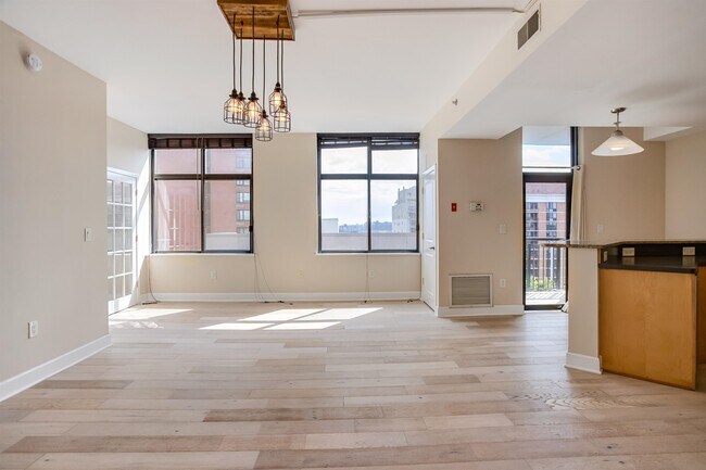 Building Photo - 610 Newark St.