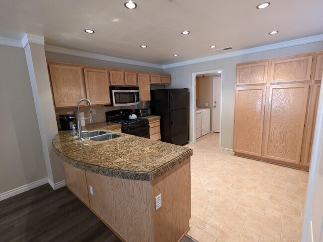 Building Photo - You will love this beautiful townhouse near Victoria Gardens!