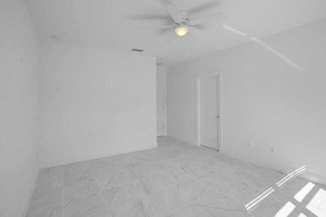 Building Photo - Gorgeous Brand New 3 Bedroom 2 Bath (2-story) Townhouse in Deerfield Beach