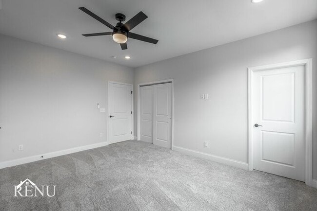 Building Photo - 5602 Sofias Cir