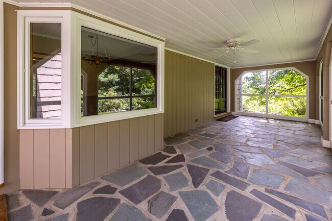 Building Photo - 171 Silver St