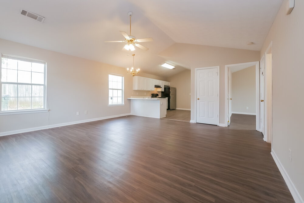 Building Photo - 521 Lakecourt Dr