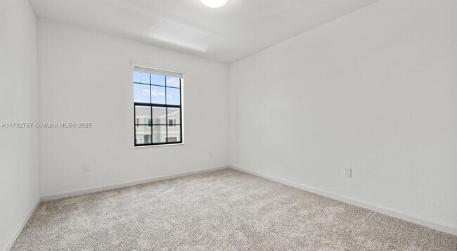 Building Photo - 5600 NW Coventry Cir