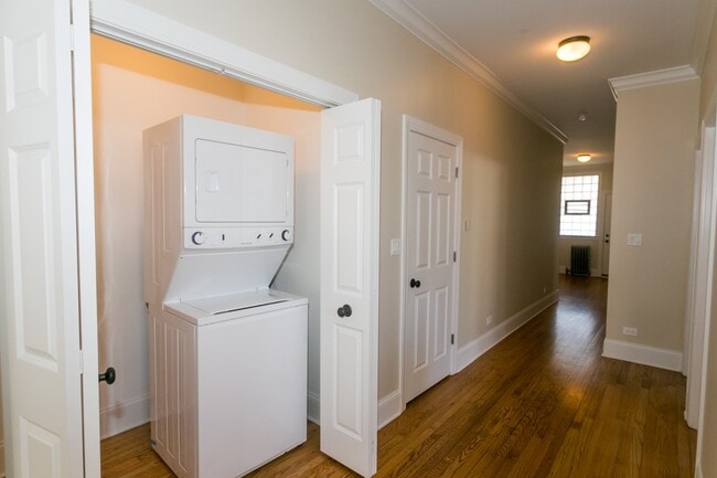 In Unit Laundry - 5135-45 S. Ingleside Ave.