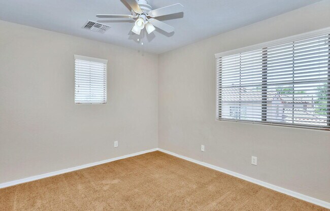 Building Photo - "Spacious 4-Bed Townhouse Oasis in Anthem – Modern Comfort Awaits!"