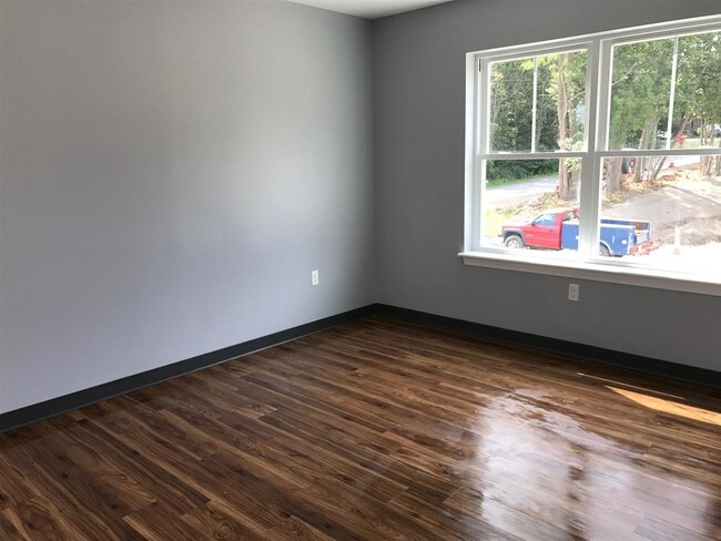 Building Photo - 15 E Ridge Dr