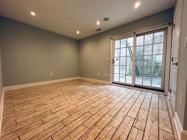 Building Photo - 4525 Fleming St